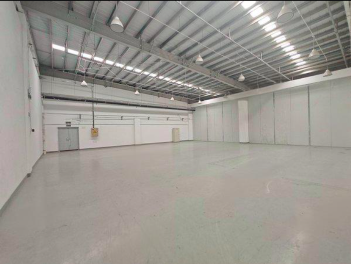 亦莊核心產(chǎn)業(yè)園 | 高標(biāo)準(zhǔn)廠(chǎng)房倉(cāng)庫(kù) 2000平內(nèi)可環(huán)評(píng) 獨(dú)立貨梯物流門(mén) ——7.5-8米層高，毗鄰政務(wù)區(qū)與商務(wù)區(qū)，配套齊全，歡迎生產(chǎn)、醫(yī)藥、新能源等企業(yè)入駐